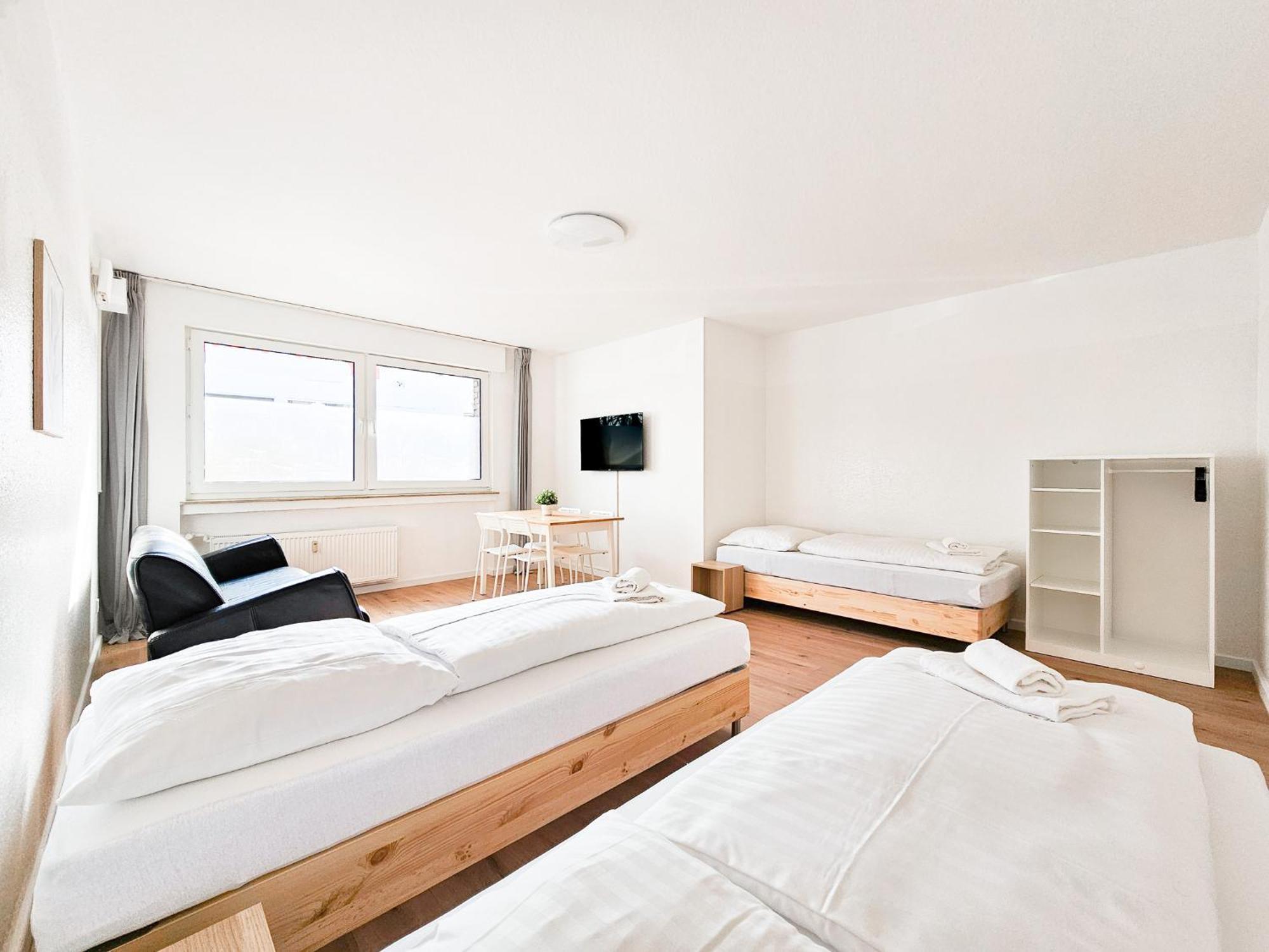 Raj Living - 2 Or 3 - 15 Min Zur Messe Dus & 10 Min Old Town Dus Appartement