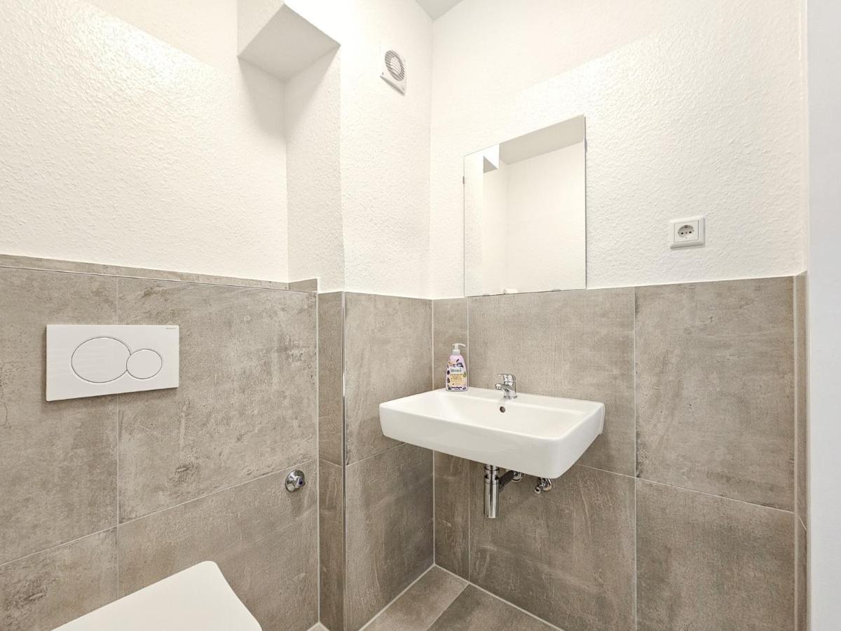 Raj Living - 2 Or 3 - 15 Min Zur Messe Dus & 10 Min Old Town Dus Appartamento