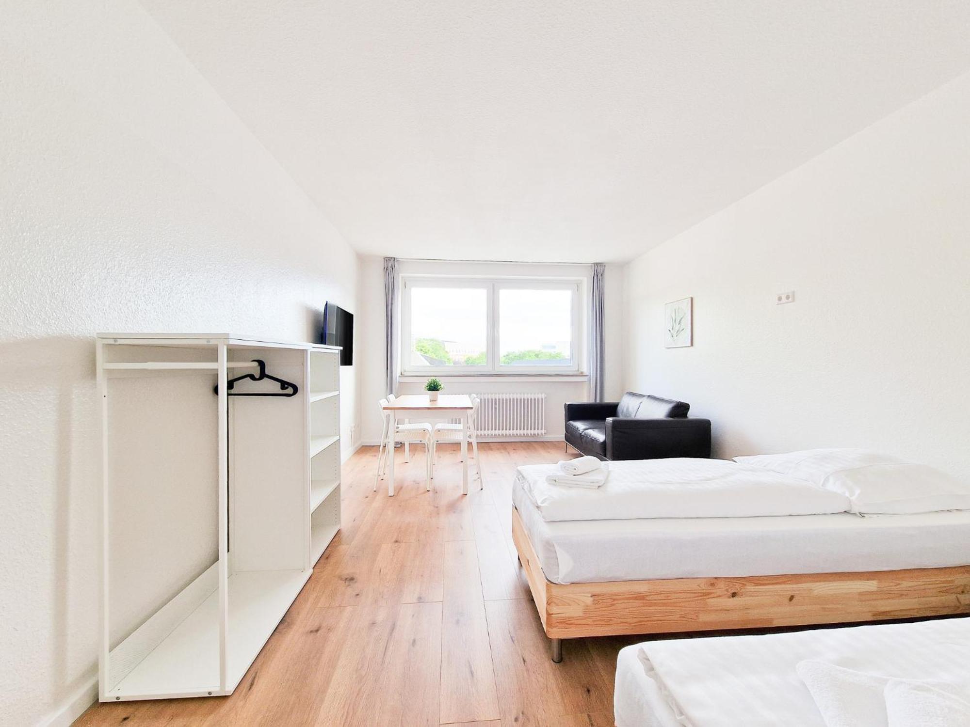 Appartamento Raj Living - 2 Or 3 - 15 Min Zur Messe Dus & 10 Min Old Town Dus *