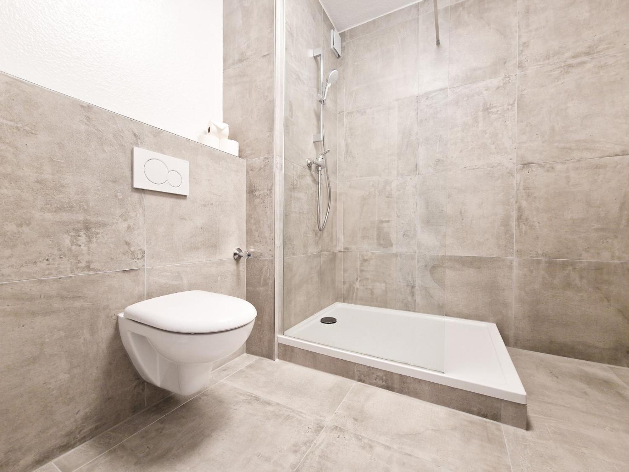 Raj Living - 2 Or 3 - 15 Min Zur Messe Dus & 10 Min Old Town Dus Appartamento