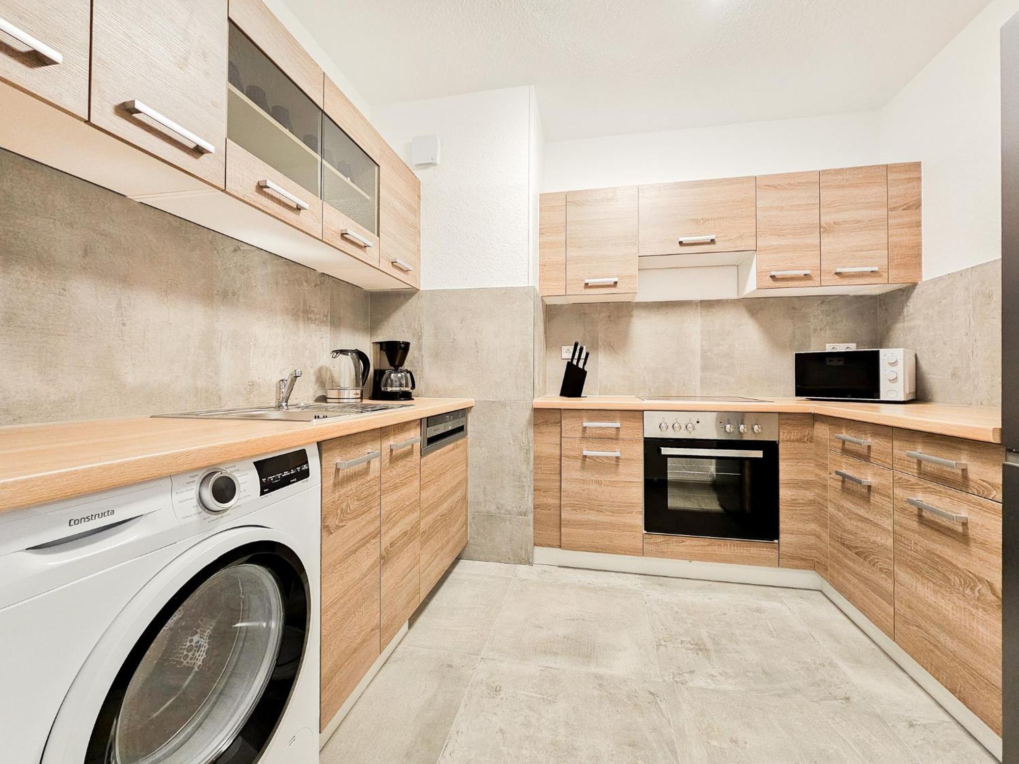 Raj Living - 2 Or 3 - 15 Min Zur Messe Dus & 10 Min Old Town Dus Apartment