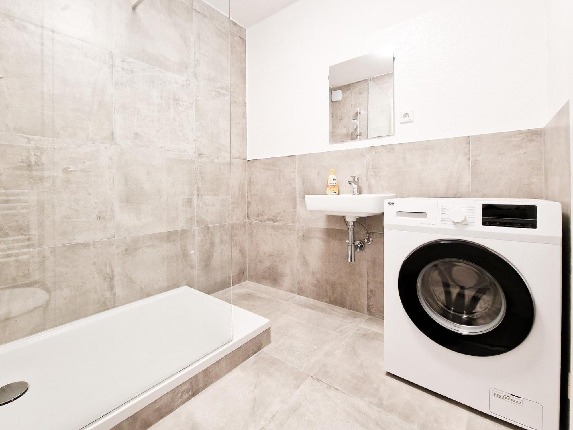 Raj Living - 2 Or 3 - 15 Min Zur Messe Dus & 10 Min Old Town Dus Apartment